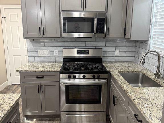 5th image of 2332 SW 42nd St
