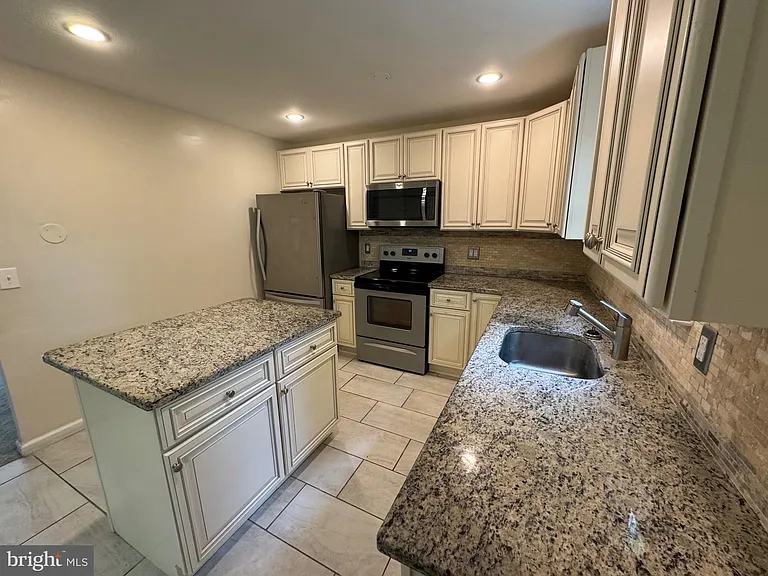 60 Providence Ave — Photo 15