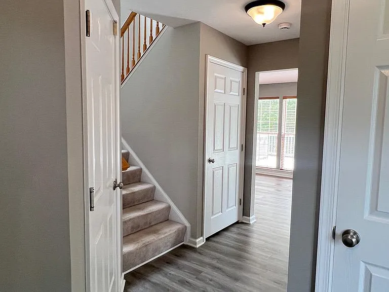 16 Emerald Dr — Photo 3