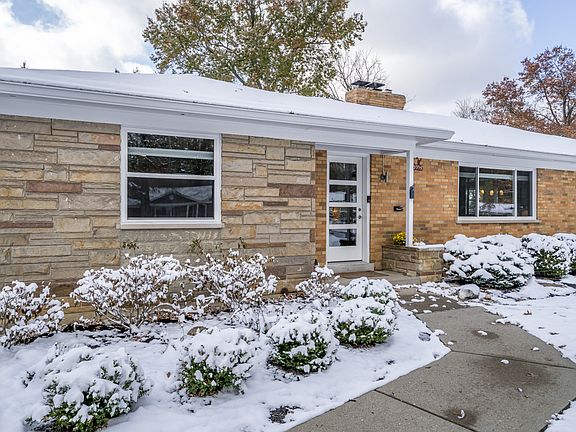 5th image of 7775 Sagamore Dr