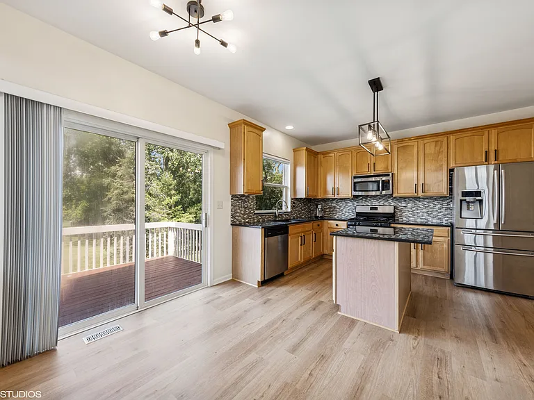 dining area/ kitchen