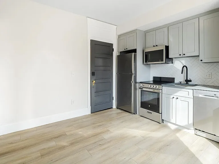 1023 N Broadway #304 — Photo 2