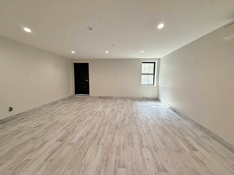 1544 Brooklyn Ave #1R — Photo 16