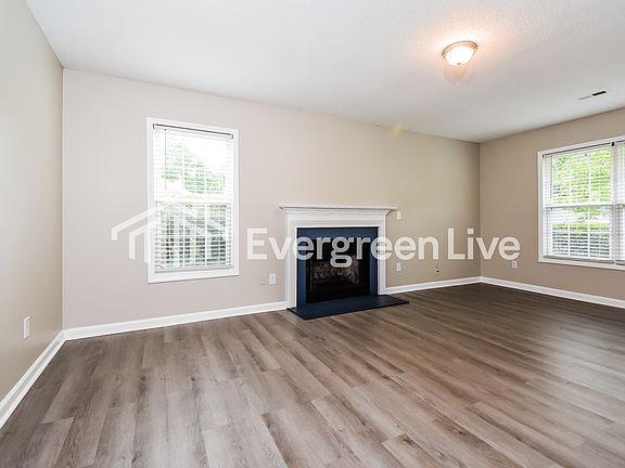 3rd image of 821 Valley Oak Dr