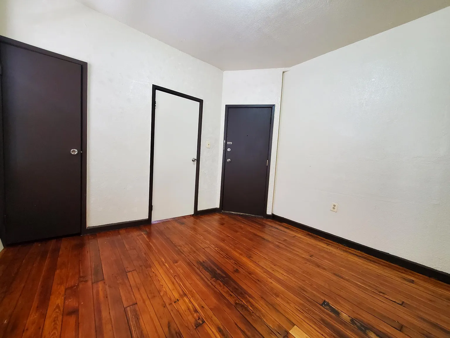 2 bed, 800 sqft, $2,200 — Photo 4