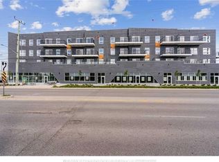 430 Essa Rd #422, Barrie, ON L9J0M1