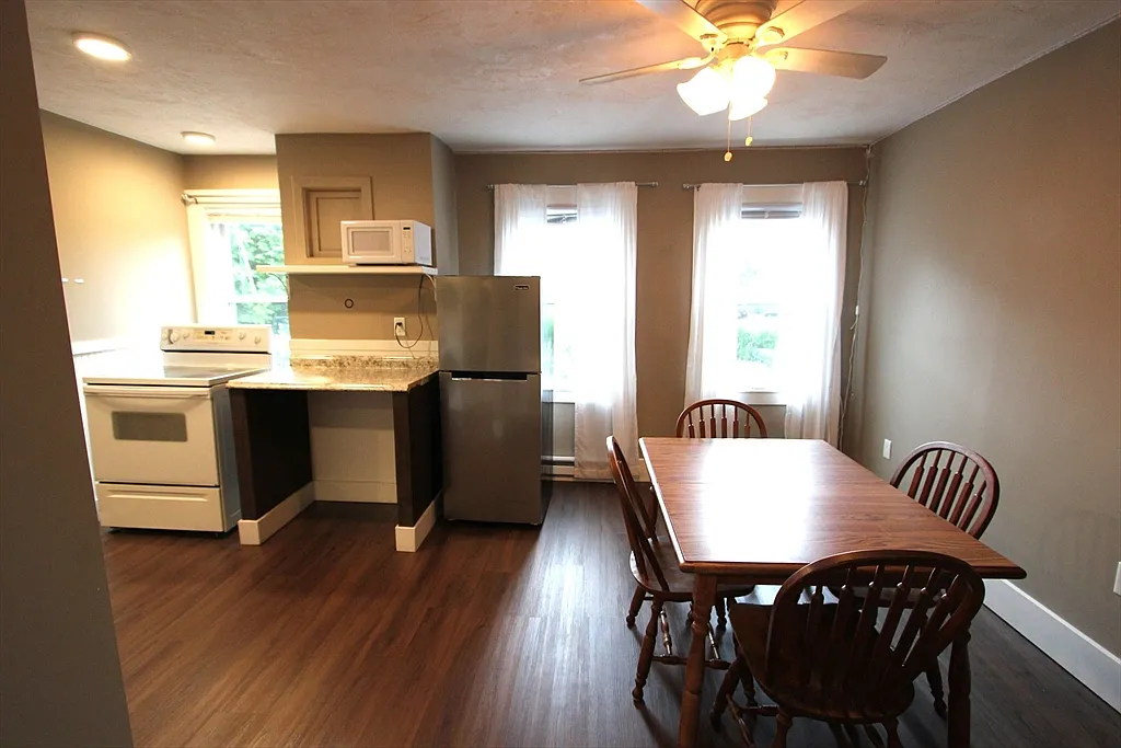 2 bed, 2.0 bath, 1300 sqft, $2,600 — Photo 3