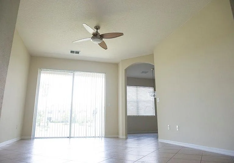 909 Seminole Palms Dr — Photo 2