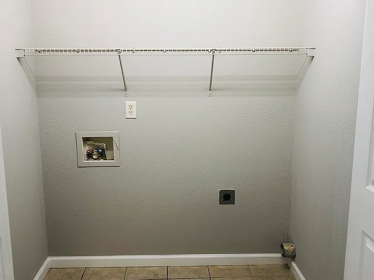 389 Pinewood Dr — Photo 8