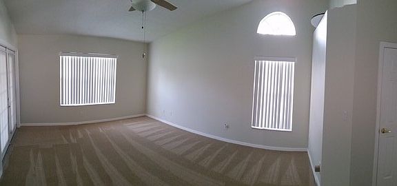 Master Bedroom : Large master bedroom with plenty of light and a new carpet.