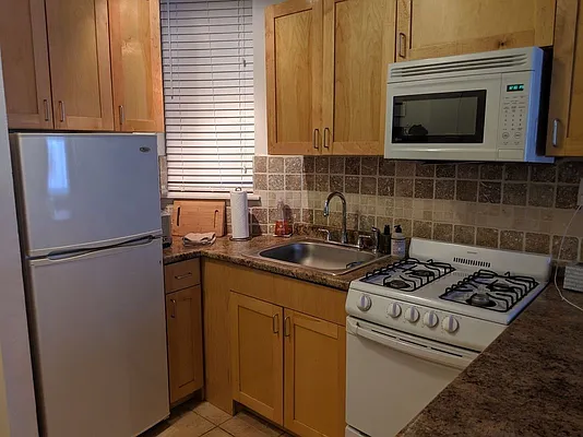 Rented by Chartwell Manhattan Realty | media 13