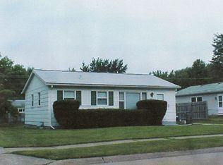 3318 Greenbrier Dr, Bettendorf, IA