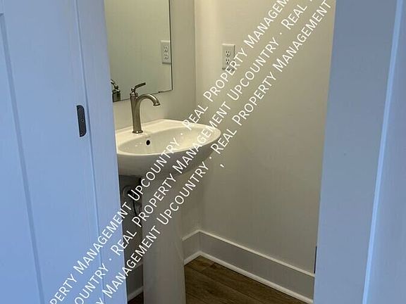 4th image of 520 Harebell Way