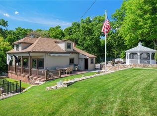 6 Meadow Ct, Smithfield, RI 02917