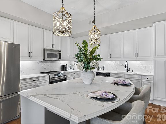 4th image of 4625 Piedmont Row Dr Unit 612