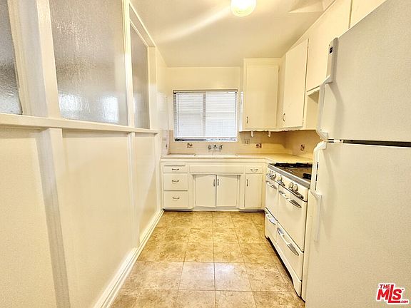 5th image of 1058 S Wooster St #1
