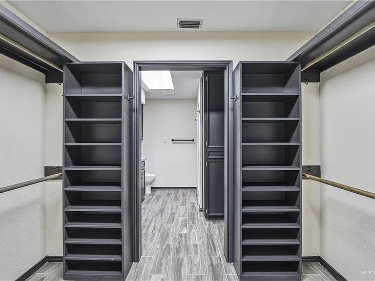 413 Toronto Ave — Photo 18