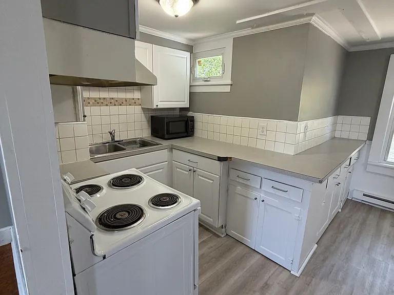1115 Prescott Ave — Photo 3
