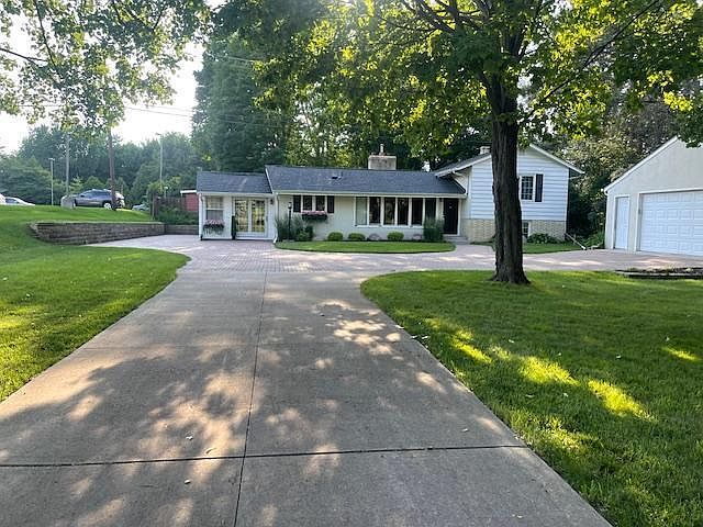 1st image of 935 Century Ave N