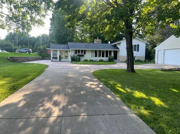 935 Century Ave N, Maplewood, MN 55119