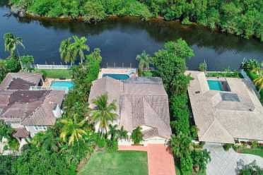 Home For Sale In Carriage Hill