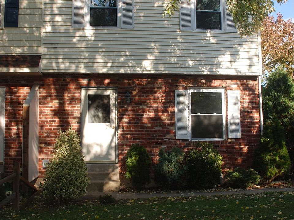 3 - 4 bdrm....large, private yard...