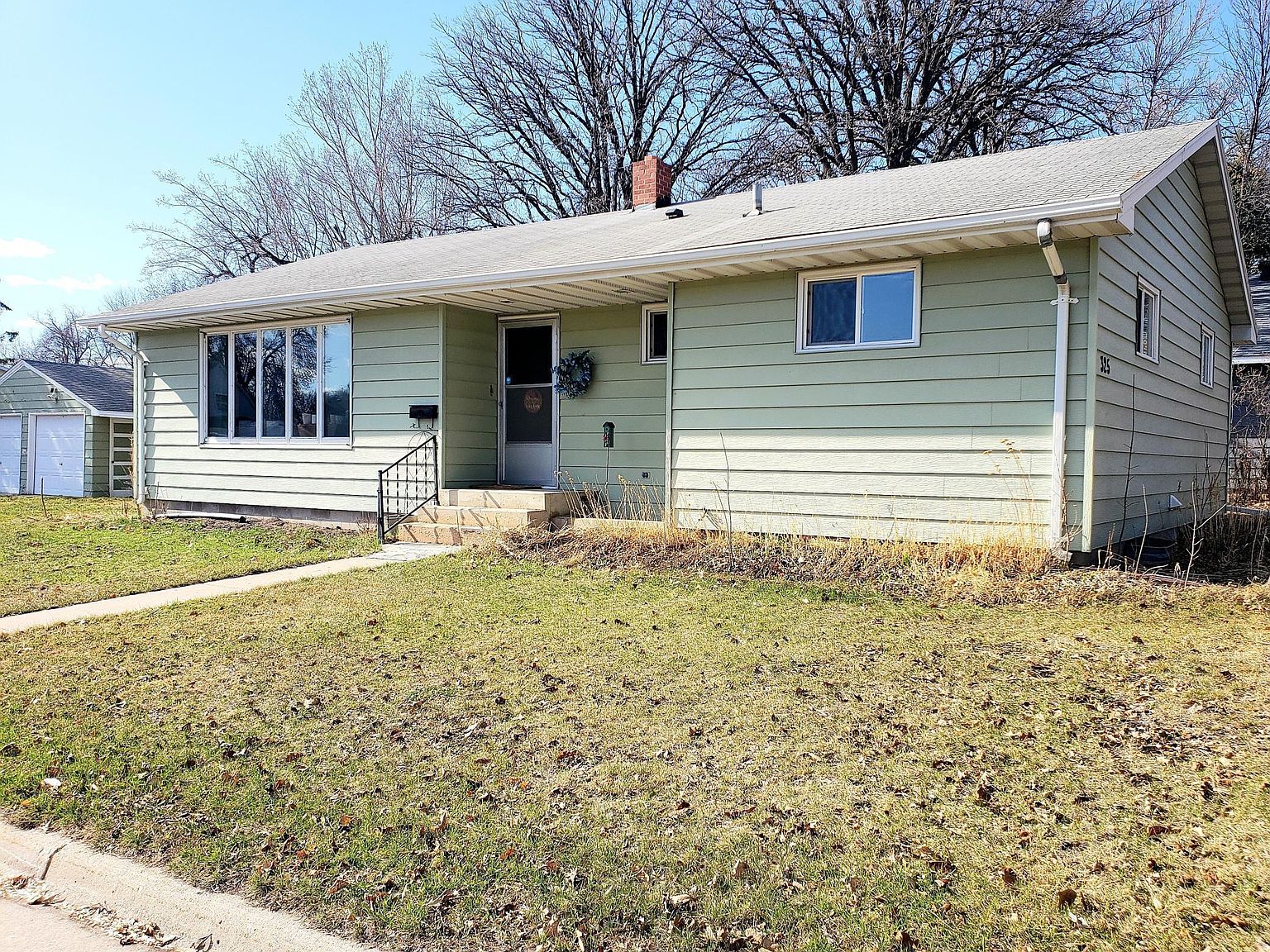 325 Merriam Ave S, Thief River Falls, MN 56701 Zillow