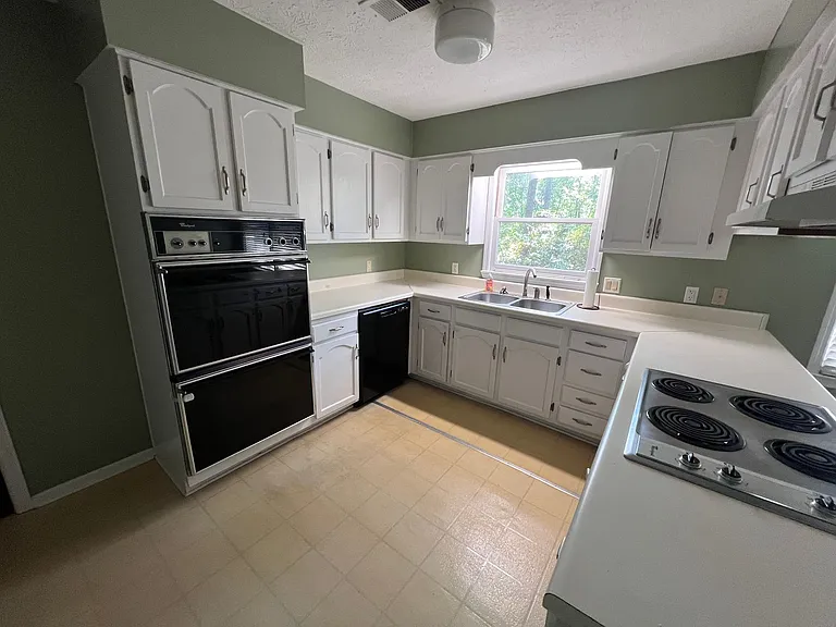 1402 Northgate Dr — Photo 8