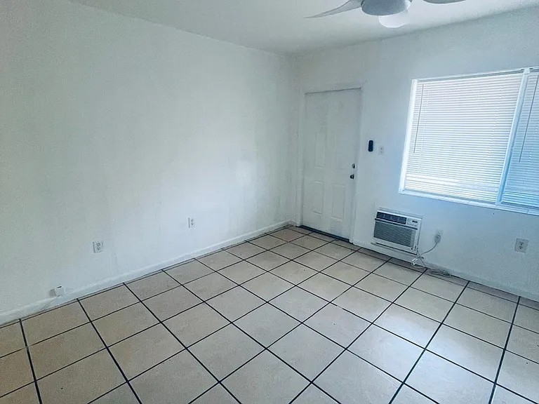 6341 Pembroke Rd — Photo 3