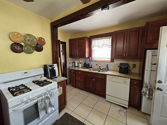 2nd image of 34 Lovers Leap Ave