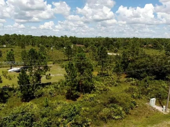 303 E 10th St, Lehigh Acres, FL 33972