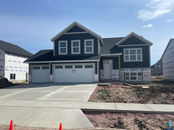 5904 S Coneflower Ave, Sioux Falls, SD 57108