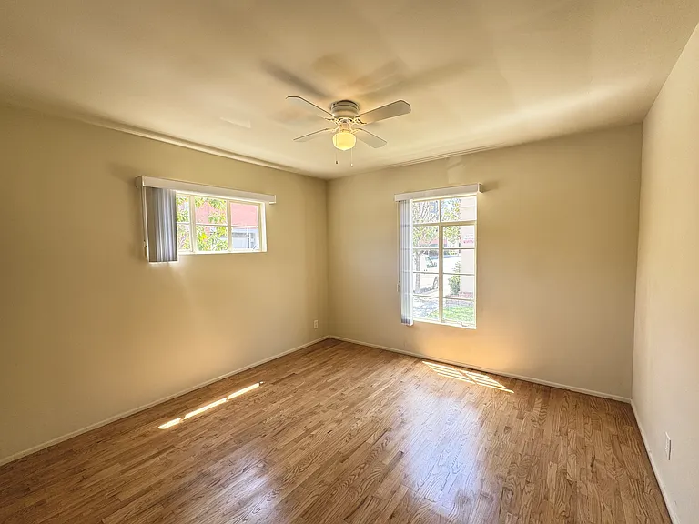 129 N Jackson St #A — Photo 11