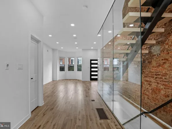 2932 Cambridge St, Philadelphia, PA 19130