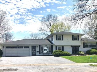 32 Country Gables Cir, Rochester, NY 14606