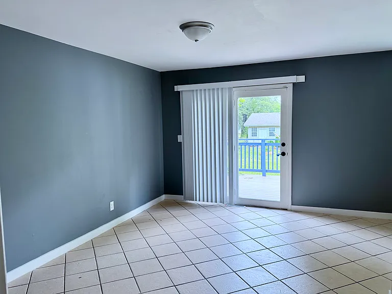 1105 E Edgewood St — Photo 3