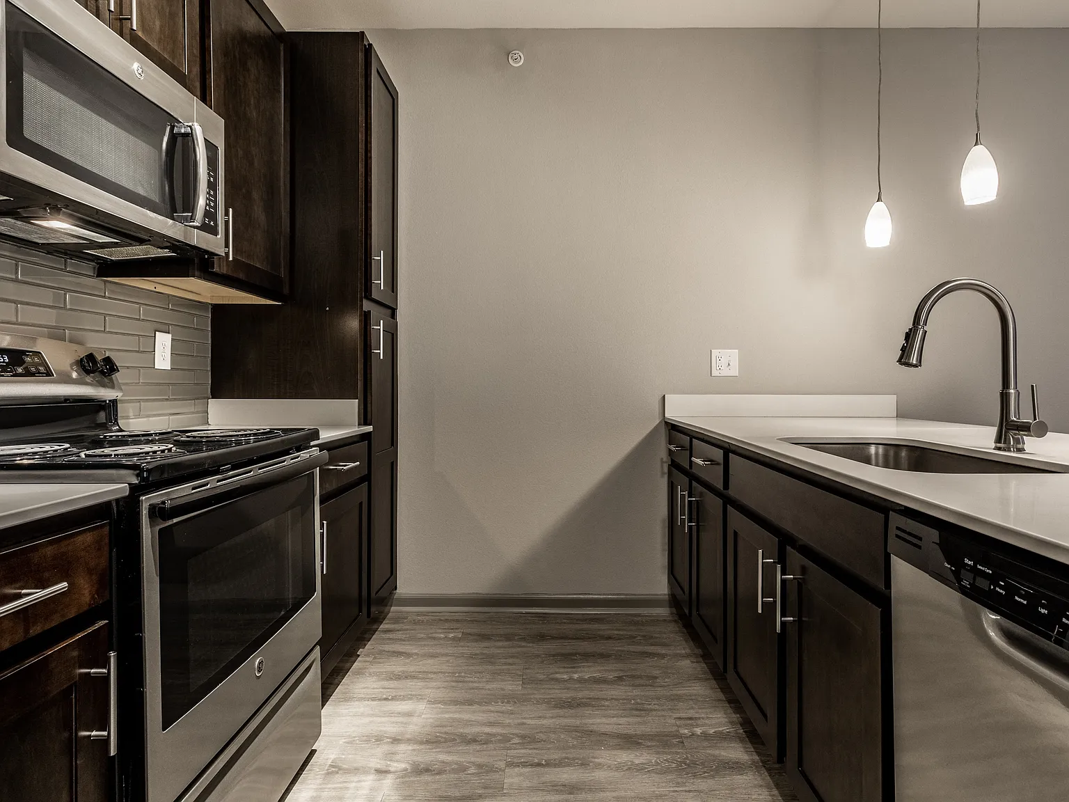 Bella Vista Apartments — Photo 3