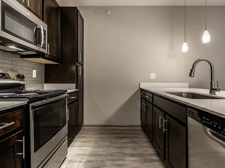 Bella Vista Apartments — Photo 3