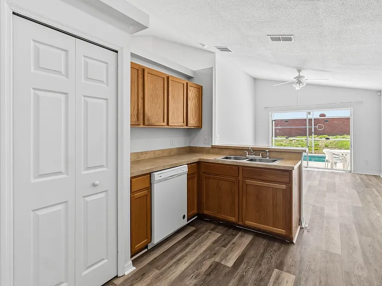 210 Pine Cone Dr — Photo 14