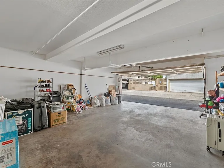 18415 Collins St — Photo 11
