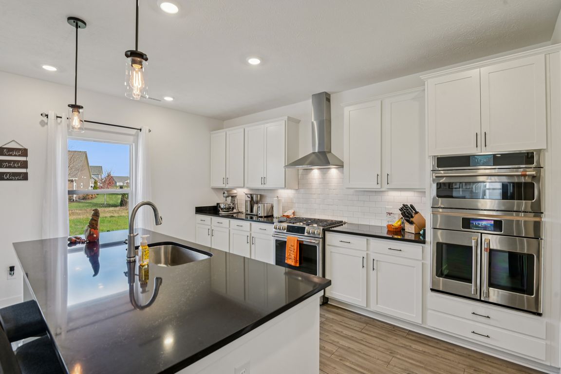 next background image