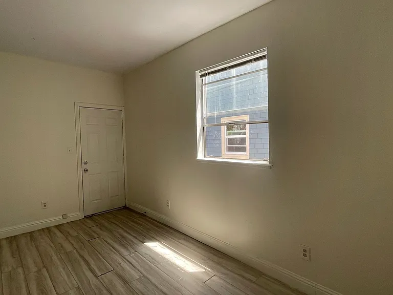 1530-1532 Filbert — Photo 11
