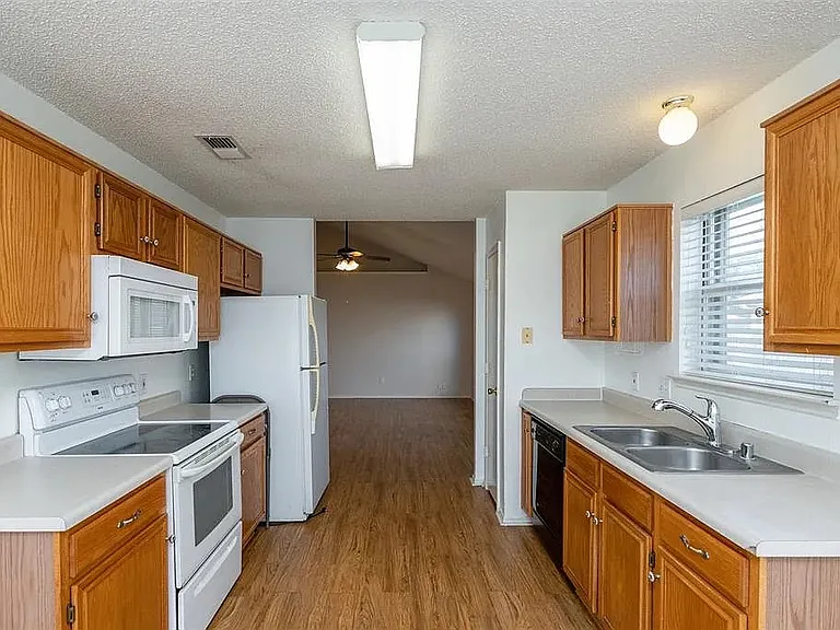 10820 Pebblecreek Ct — Photo 7