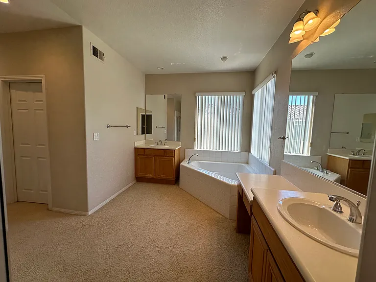 932 Torrey Pines Pl — Photo 7
