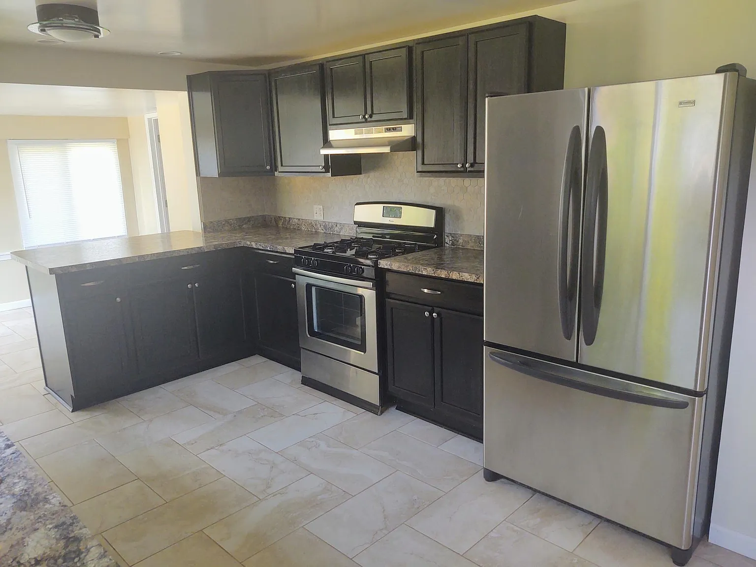 5 bed, 1768 sqft, $3,825 — Photo 2