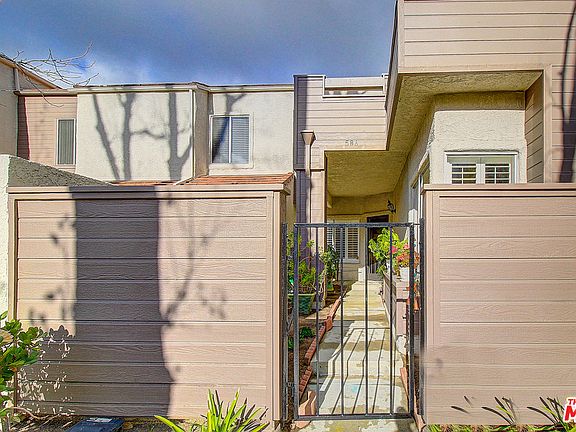 2nd image of 586 N Via Colinas