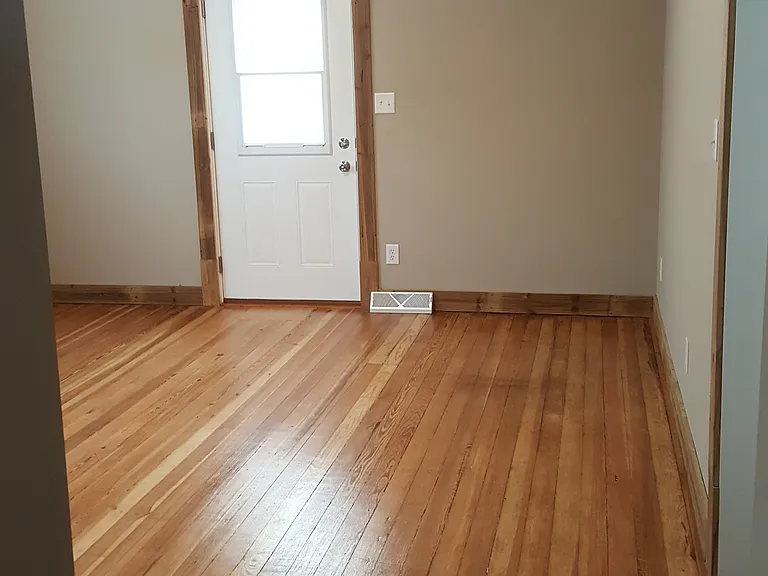 313 W Walnut St — Photo 5
