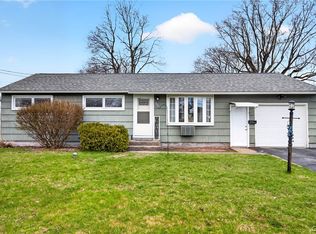 209 Lynnhaven Dr, North Syracuse, NY