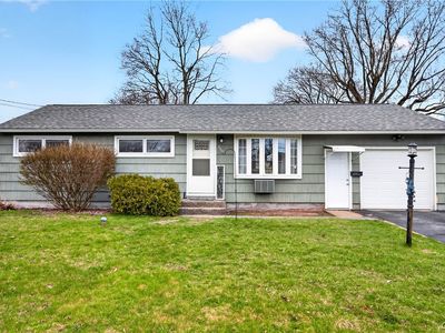 209 Lynnhaven Dr, North Syracuse, NY, 13212