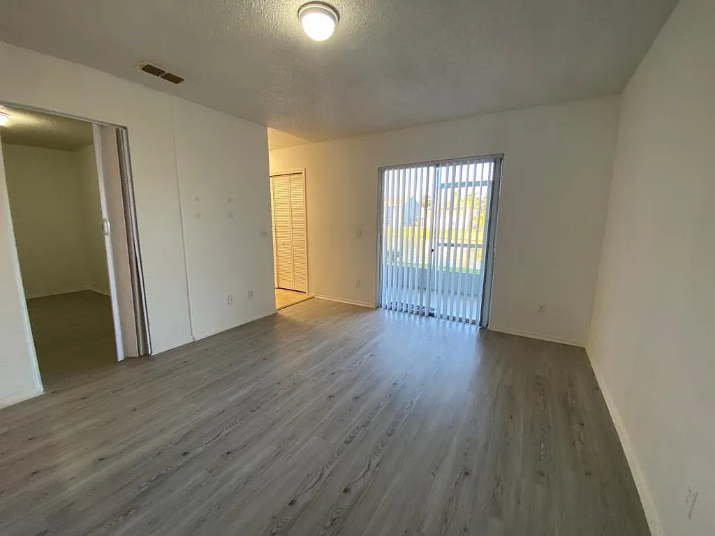 3 bed, 1006 sqft, $1,550 — Photo 2